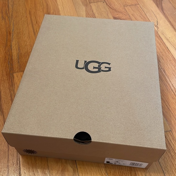 UGG W Classic Short ll Boots. Size 6. Black. #1016223 NEW IN BOX! Retail $180 - Picture 5 of 15